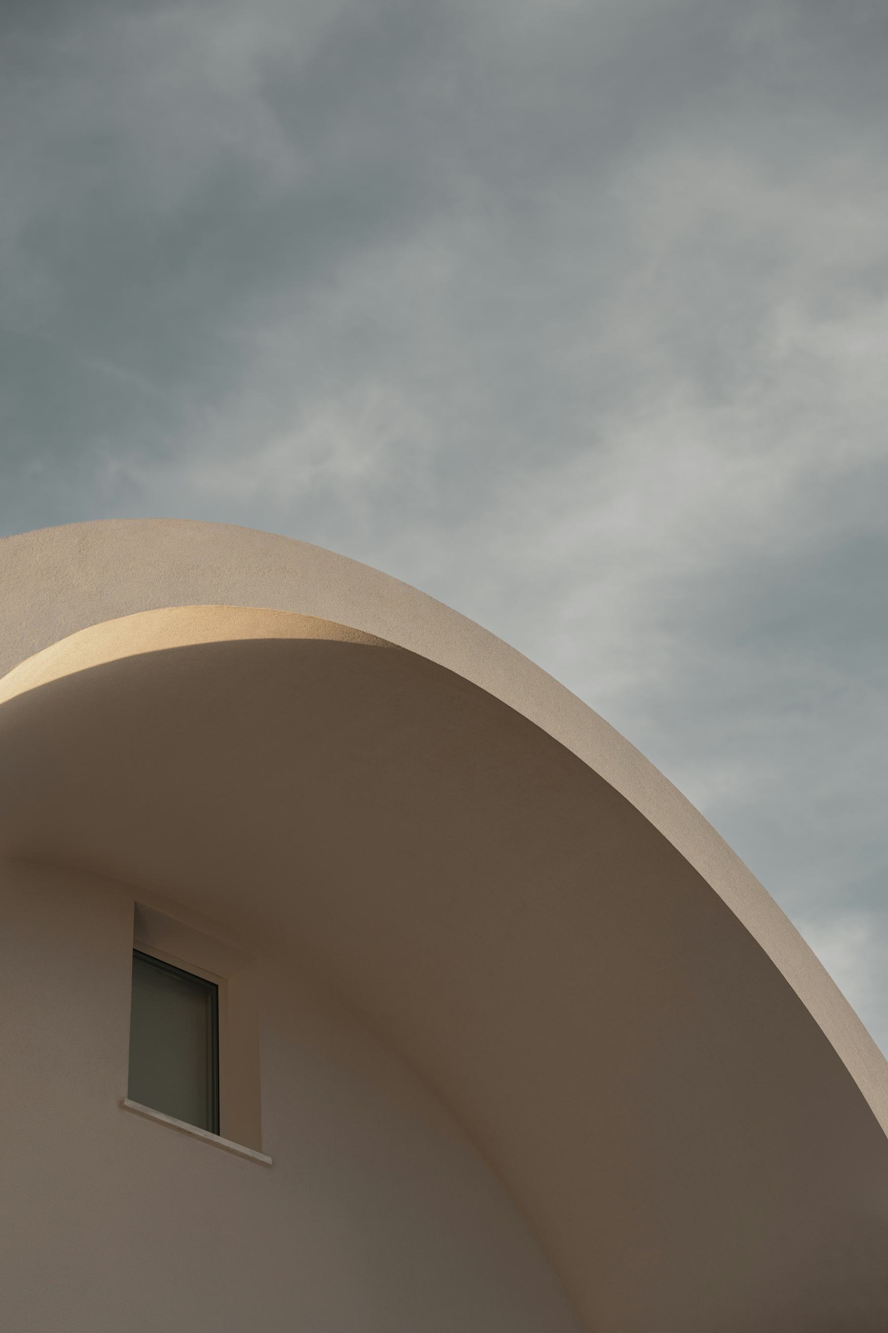 Modern architecture as imagery for structure, stability and long-term perspective